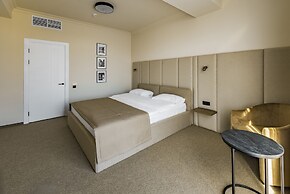 Regency Hotel