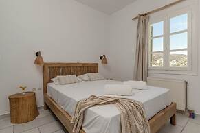 Studios Vrettos Beachfront Hotel