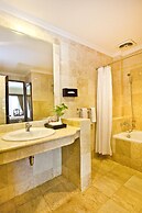Hotel Kumala Pantai