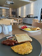Weston Suites & Hotel
