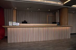 Weston Suites & Hotel