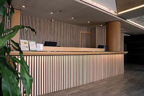 Weston Suites & Hotel