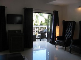 Silver Sands Hide Away