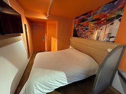 Egg Hotel Sarcelles