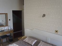 Plas Isa Hotel