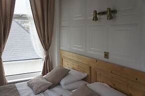 Plas Isa Hotel