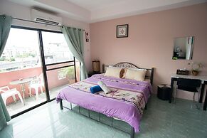 Pattaya Holiday Lodge