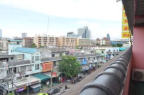 Pattaya Holiday Lodge