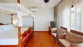 Idyllic Samui Beach Villa Resort