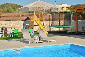 ID Holiday Living