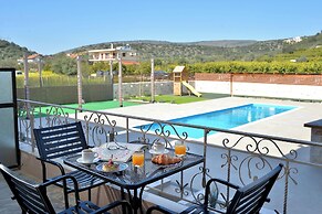 ID Holiday Living
