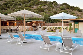 ID Holiday Living