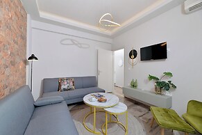 ID Holiday Living