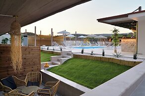 ID Holiday Living