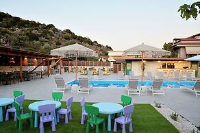 ID Holiday Living
