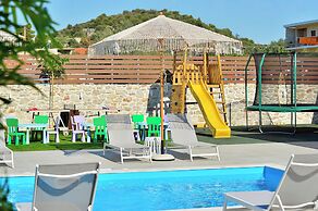 ID Holiday Living