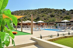 ID Holiday Living