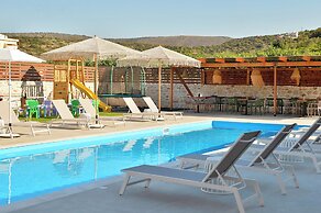 ID Holiday Living