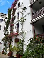 Maru Maru Hotel