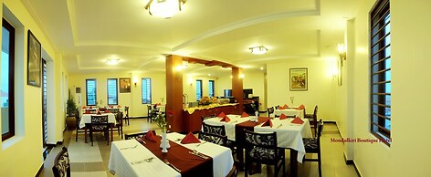 V N E Hotel