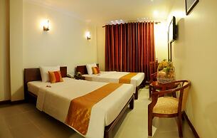 V N E Hotel