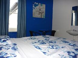 Adelaide Travellers Inn - Hostel