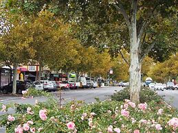 Adelaide Travellers Inn - Hostel