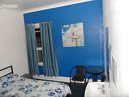 Adelaide Travellers Inn - Hostel