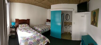 Adelaide Travellers Inn - Hostel