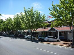 Adelaide Travellers Inn - Hostel