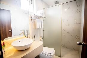 Gold Central Hotel by Haviland