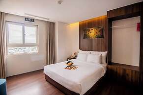 Gold Central Hotel by Haviland