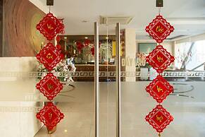 Gold Central Hotel by Haviland