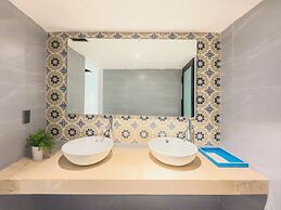 Gold Central Hotel by Haviland