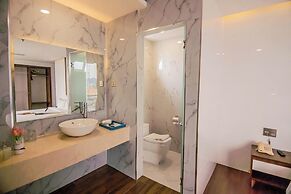 Gold Central Hotel by Haviland