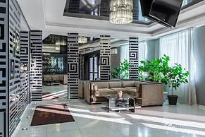 Ambassador Plaza Hotel