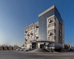 Ambassador Plaza Hotel