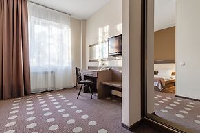 Ambassador Plaza Hotel