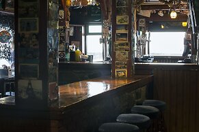 Maddens Bridge Bar & Guesthouse