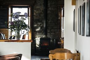 Maddens Bridge Bar & Guesthouse