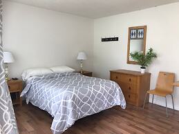Lakeside Inn