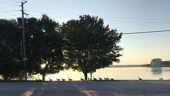 Lakeside Inn
