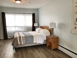 Lakeside Inn