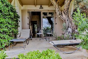 Six Keys Seaside Lodge