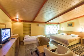 Hotel Lirak