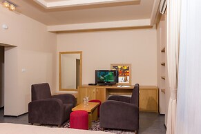 Hotel Lirak