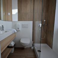 Emonec Hotel