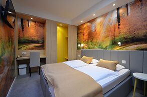 Emonec Hotel