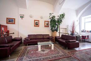 Emonec Hotel