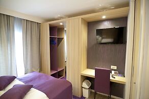 Emonec Hotel